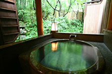 無料貸切露天風呂「村杉石の湯」